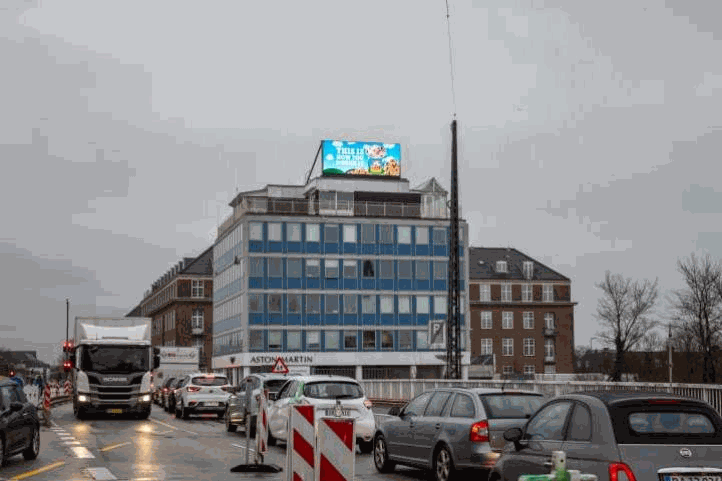 市Strandvejen 6号（阿斯顿·马丁经销商大厦楼顶）